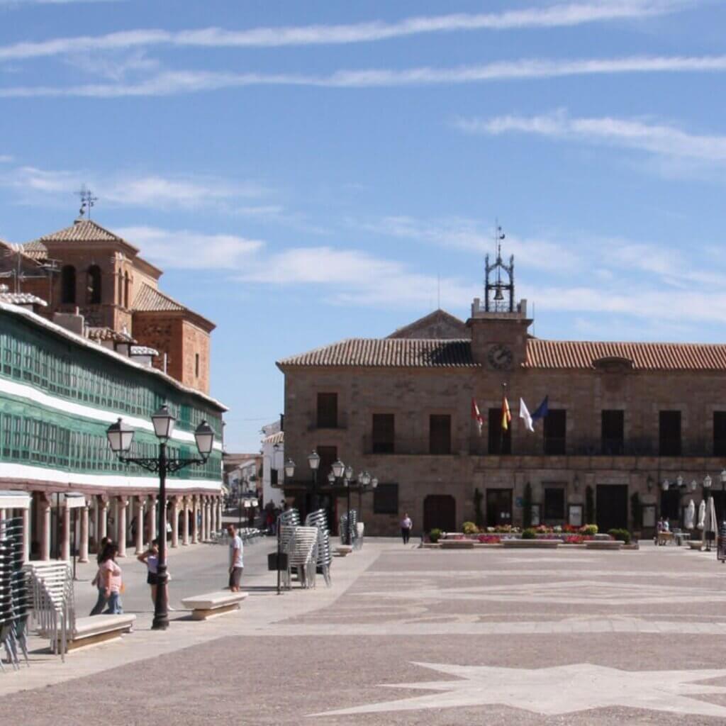 Plaza Mayor de Almagro, centro histórico y cultural de la ciudad